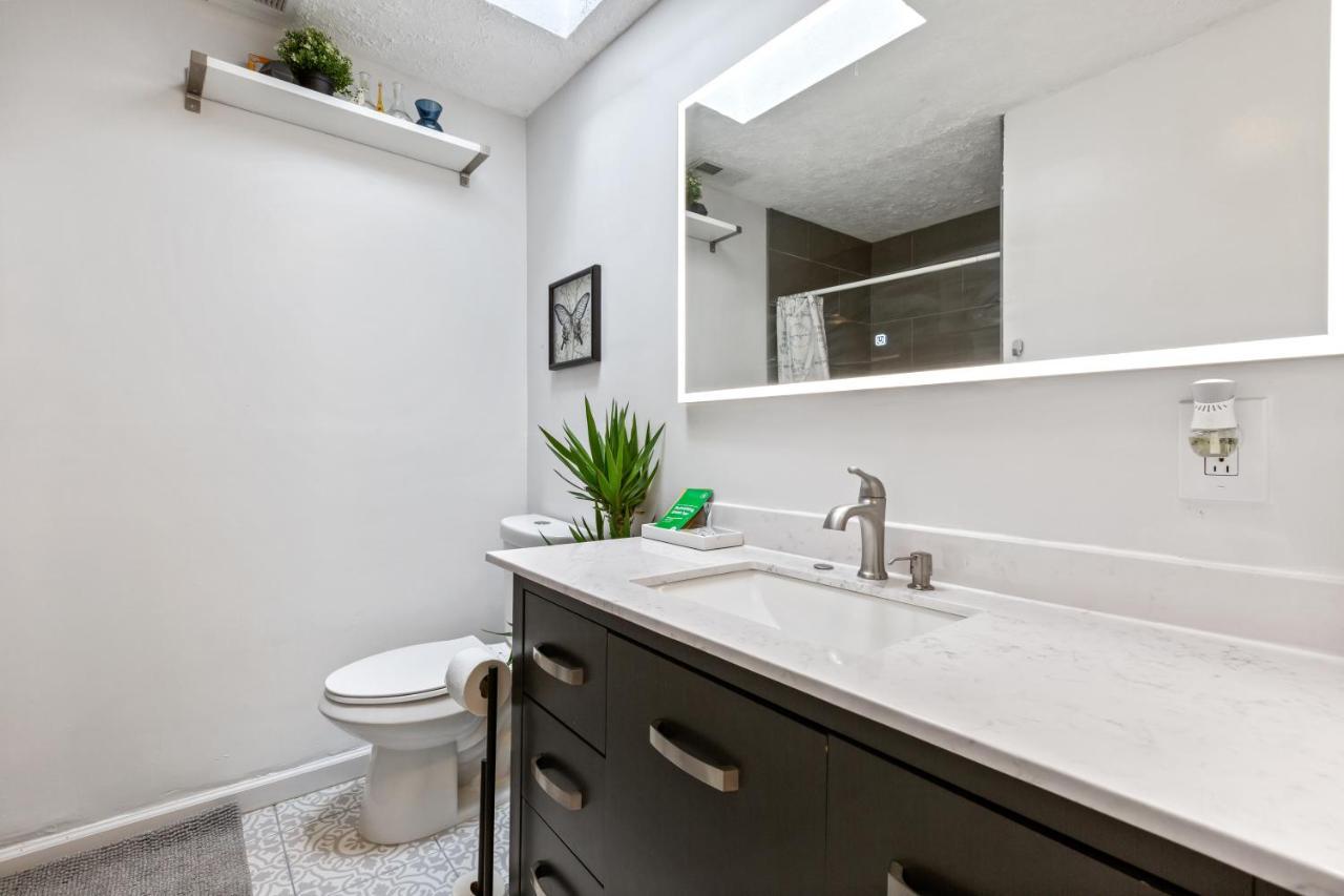 Pristine Townhouse With Rooftop Deck Near Canton! 巴尔的摩 外观 照片